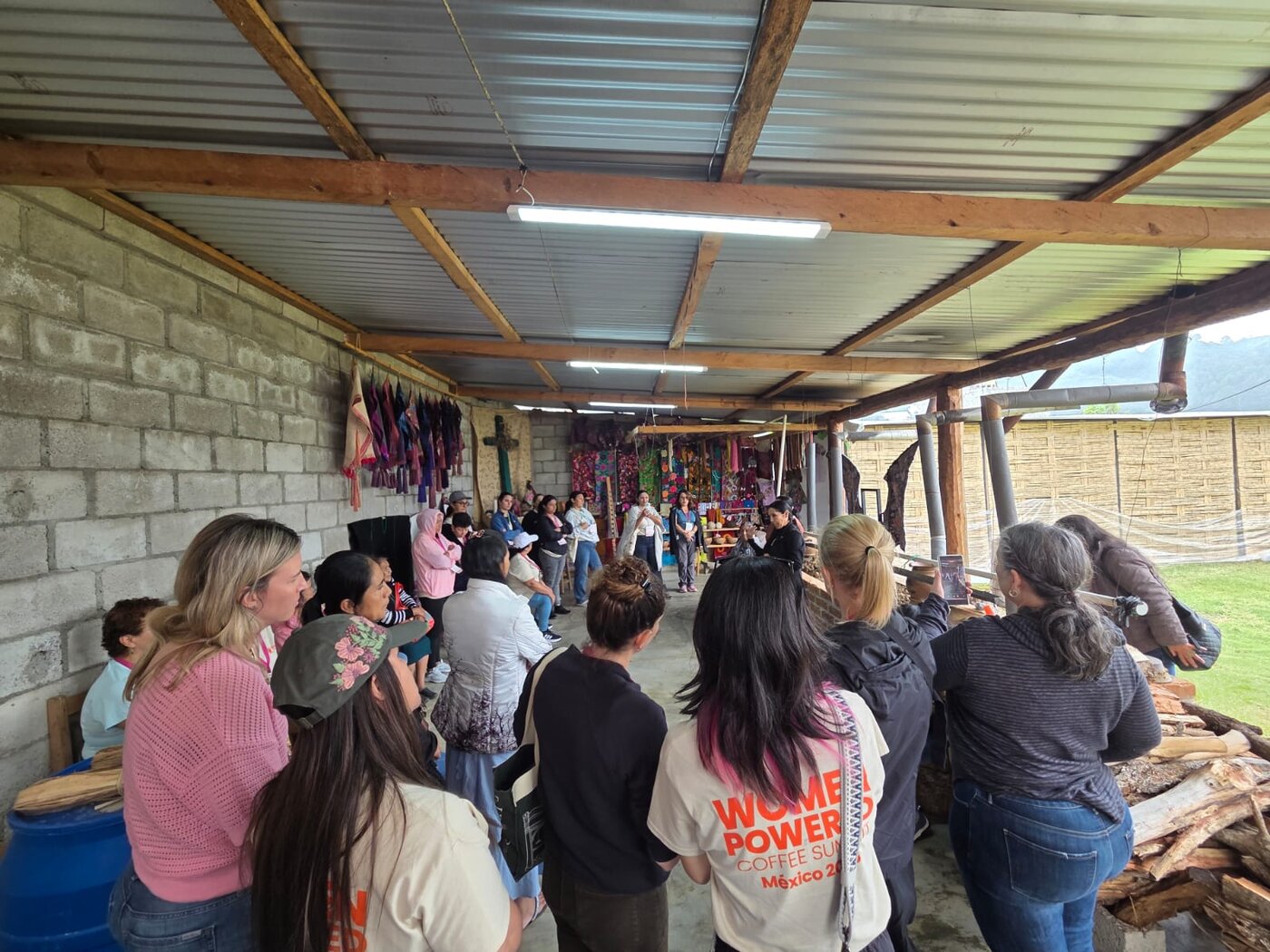 Sesión de la Escuela Cafetalera de Bean Voyage con productoras y aliadas