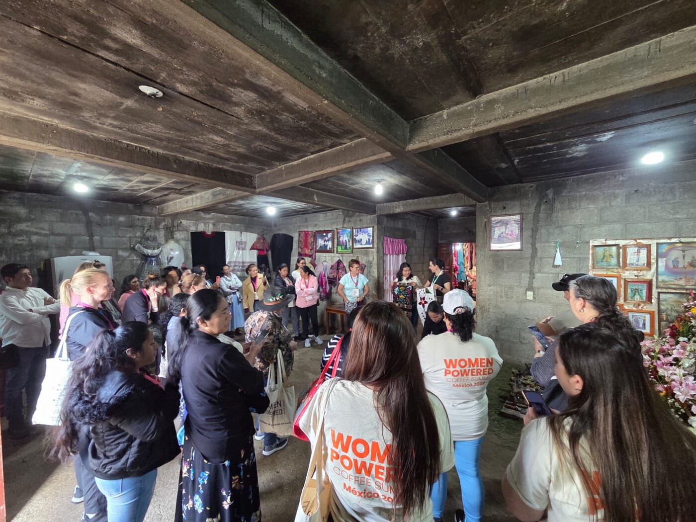 Taller comunitario de Bean Voyage con mujeres productoras