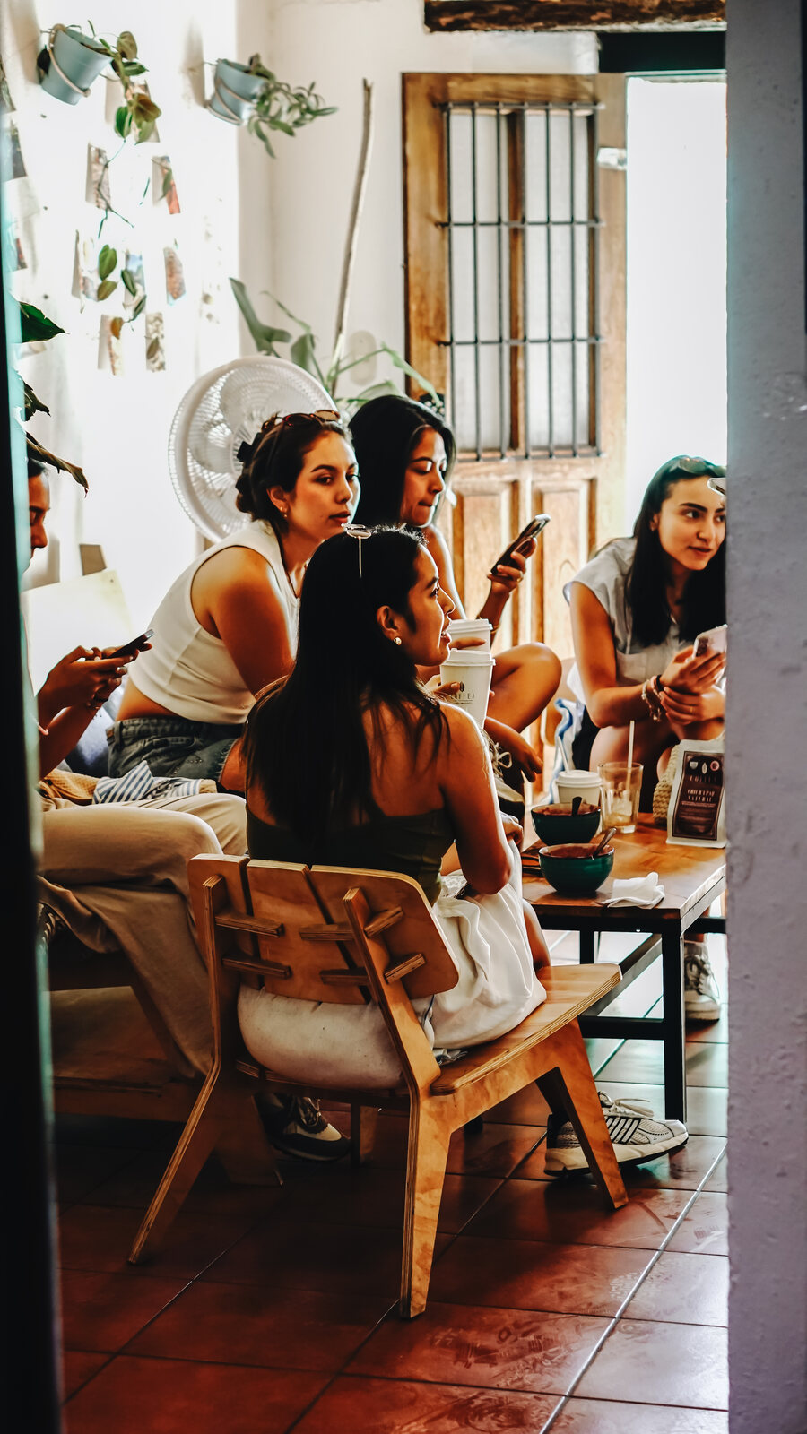 Ambiente de la cafetería Coffea en Antigua Guatemala