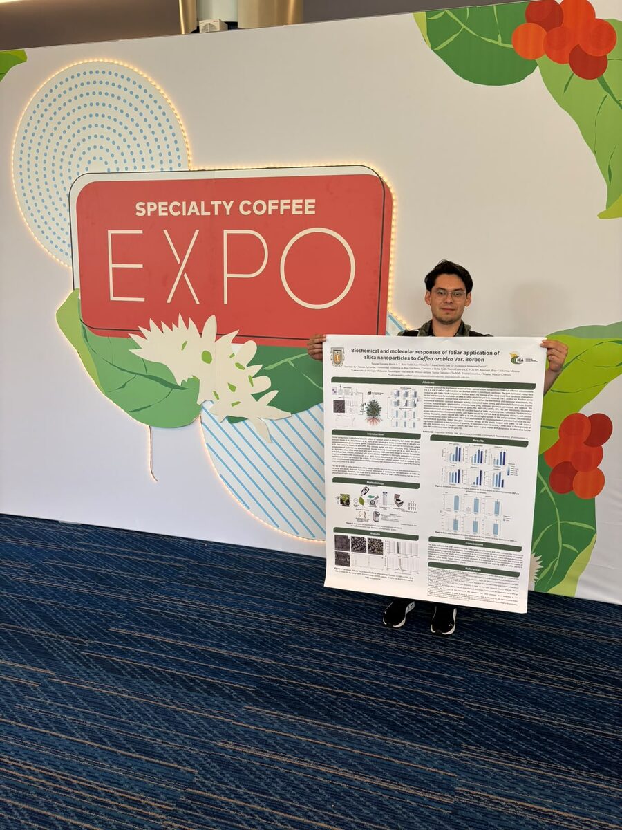 Presentación del póster sobre nanopartículas de sílice en Coffea arabica durante la Specialty Coffee Expo
