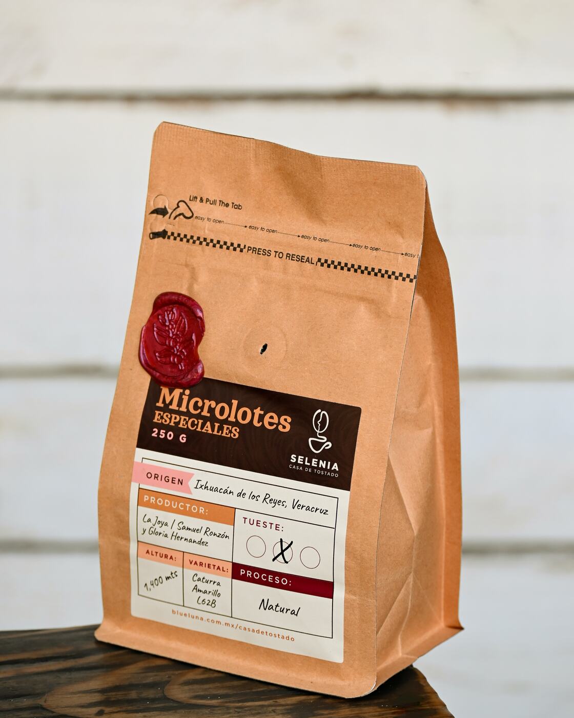 Bolsa de Microlotes Especiales de Selenia con el origen impreso: Ixhuacán de los Reyes, Veracruz, varietal Catuaí Amarillo, proceso natural